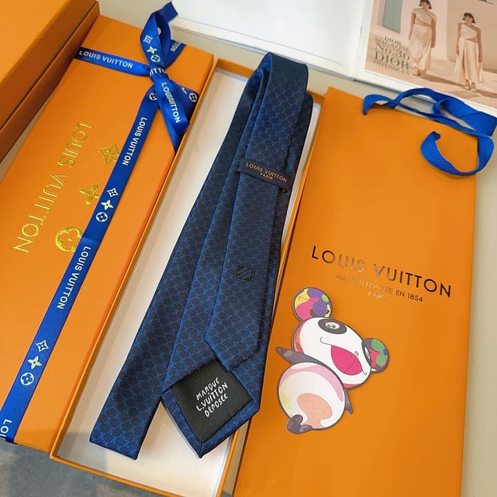 Louis Vuitton Fishnet Silk Tie in Black