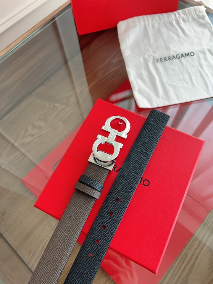 Ferragamo Women's Reversible Leather Belt in Black With Silver Buckle