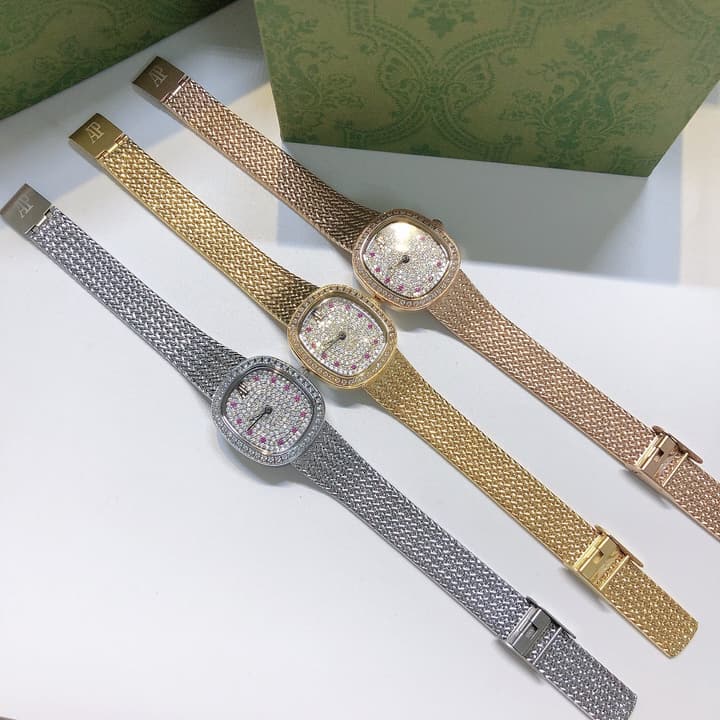 Audemars Piguet Vintage Crystal Watch in Gold
