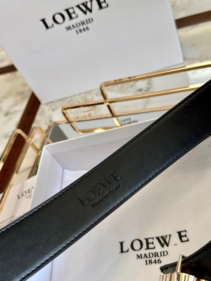 Loewe Classic Leather Belt – 4.0cm in Black With Gold Flat Buckle