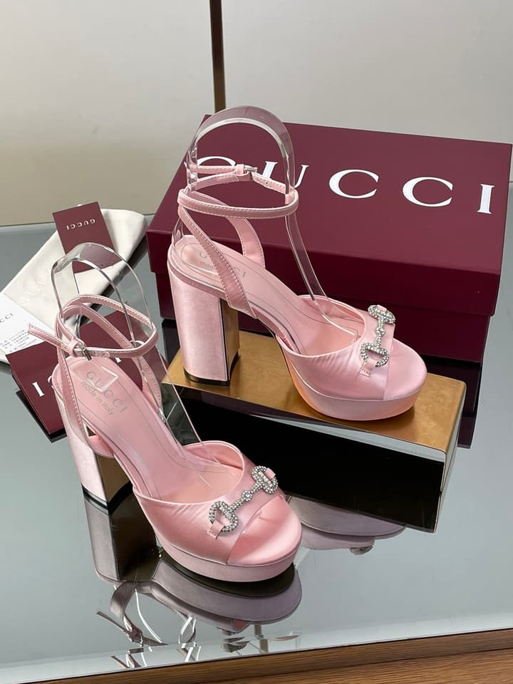 Gucci Platform Rhinestone Horsebit Sandals – Spring/Summer Collection – 2025 in Black Patent