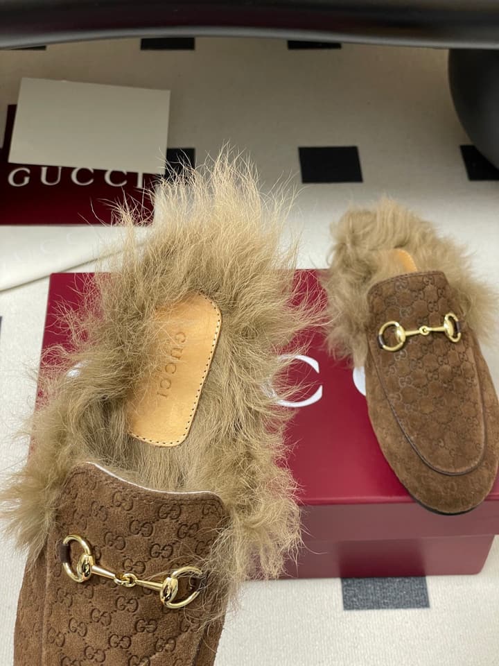 Gucci Princetown Classic Wool Mules – 2025 Fall Latest Edition in Black Croc Embossed Leather