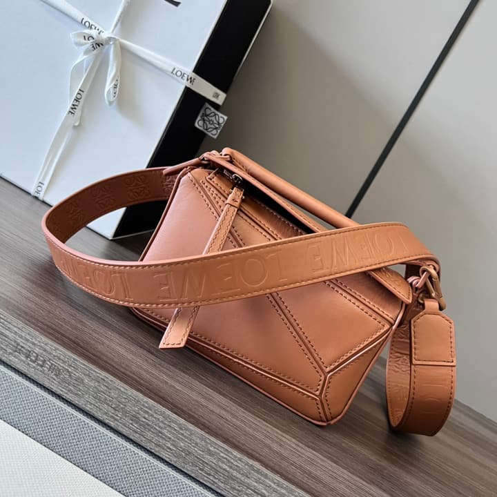 Loewe Puzzle Bag in Black