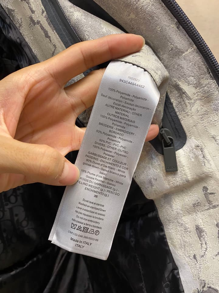 Dior Ski Functional Waterproof Puffer Jacket – 2023 Collection in Light Grey/white Patterned Ski Jacket