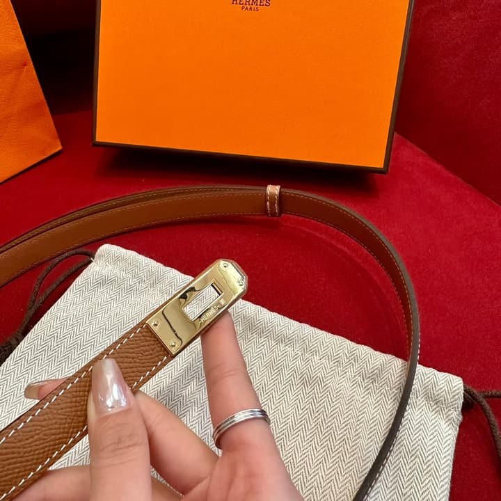 Hermès Kelly Epsom Leather Belt in Tan With Gold Hardware
