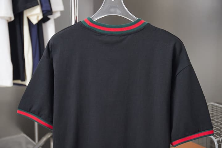 Gucci Classic Red and Green Ribbed T-Shirt – 26SS Early Spring Collection in Classic Black