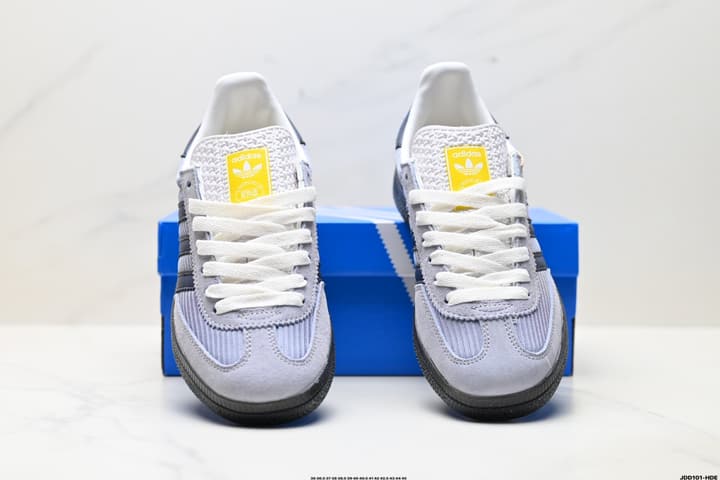 Adidas Handball Spezial Retro Casual Sneakers in Light Blue