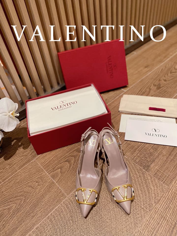 Valentino VLogo Signature Leather Pumps – 2022 Collection in Glossy Black With Red Lining