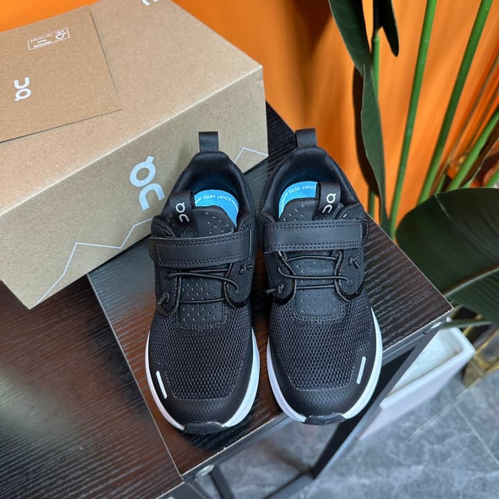 On Kids Running Sneakers – Kids Collection in Black