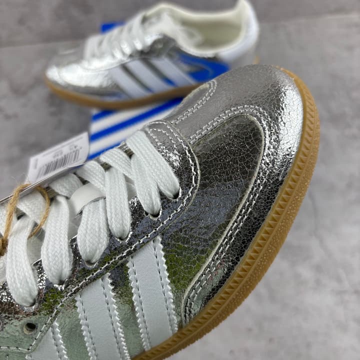 Adidas Samba OG Sneakers in Gold Metallic