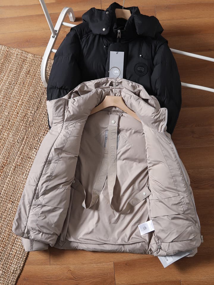 Canada Goose Convertible Puffer Jacket in Classic Black