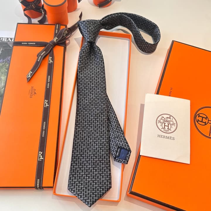 Hermès Men's H-Logo Silk Tie in Black