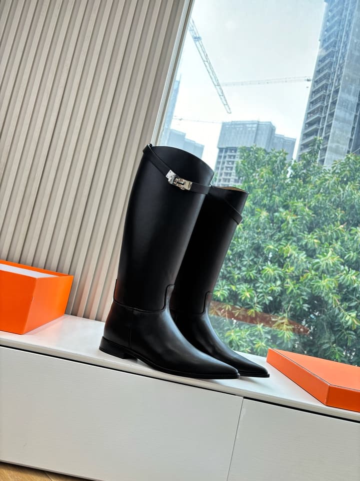 Hermès Classic Knee-High Boots – 2025 Autumn/Winter Collection in Two-tone Tan And Cream