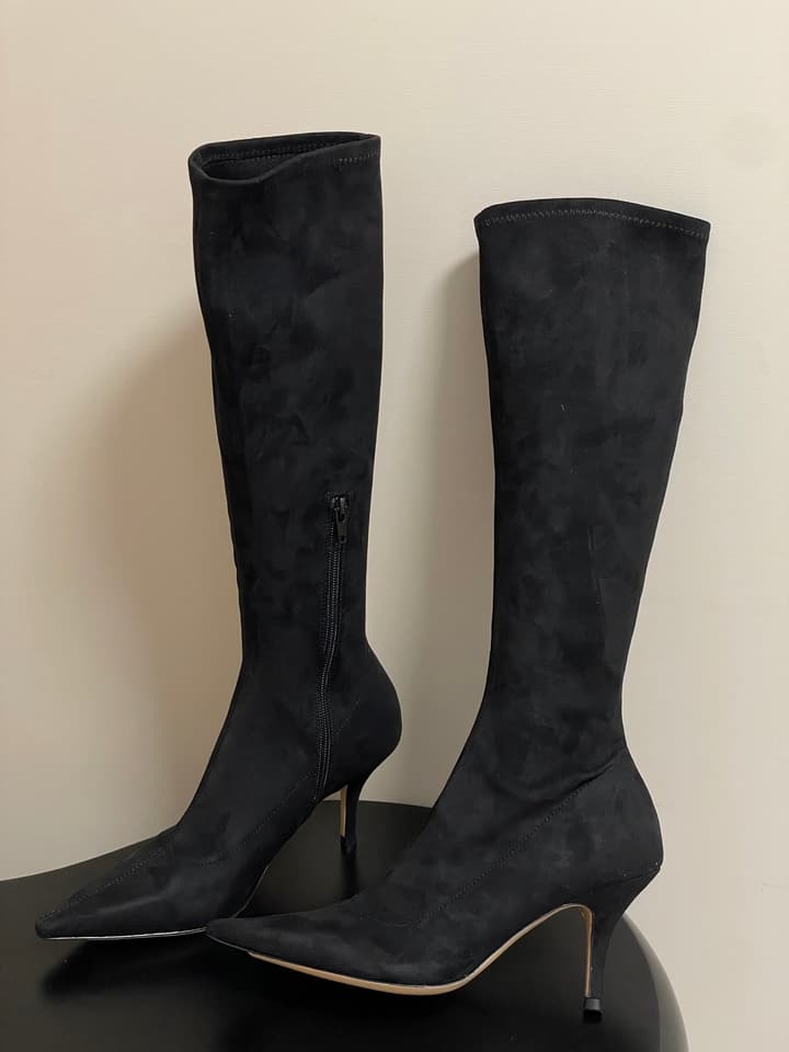 The Row Elastic Kitten Heel Boots – 2025 Fall Collection in Black Suede 3cm Heel