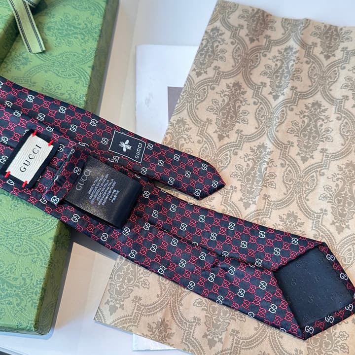 Gucci Men's GG Silk Jacquard Tie – 2025 Spring/Summer Collection in Blue