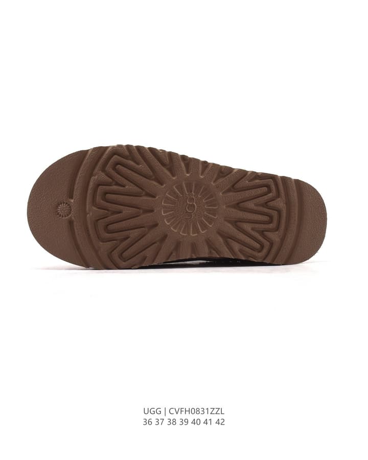 UGG Sheepskin Slippers Snow Boots in Chestnut With Ribbed Collar