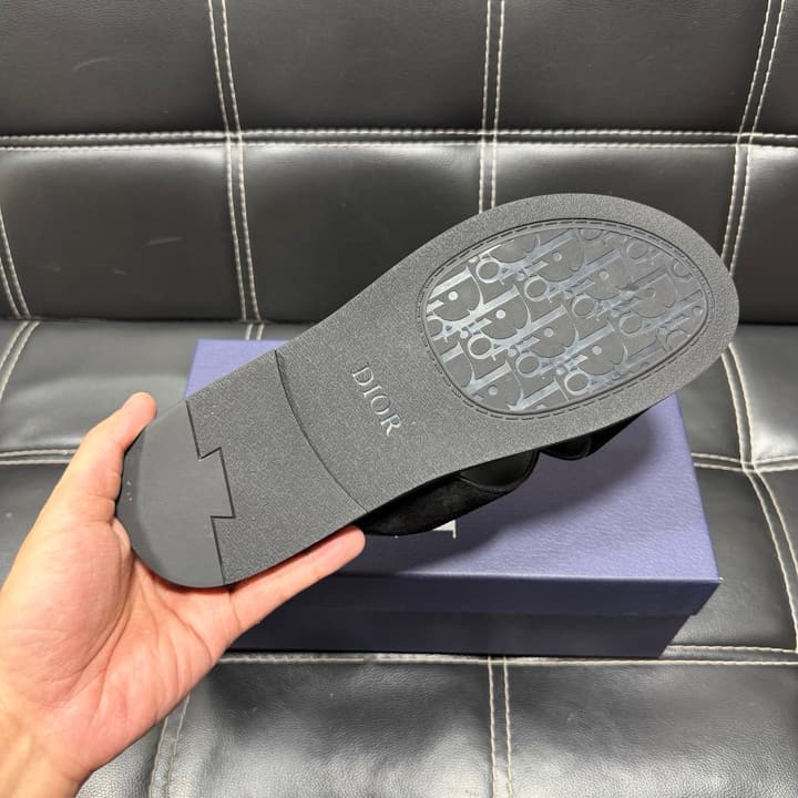 Dior Men's Pebbled Leather and Suede Slides – Spring/Summer Collection 2025 in Black Pebbled Leather Cross Strap