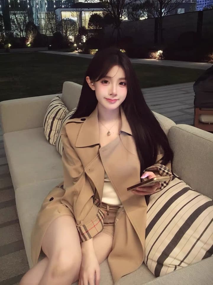 Burberry Short Trench Coat in Short Khaki Trench Coat