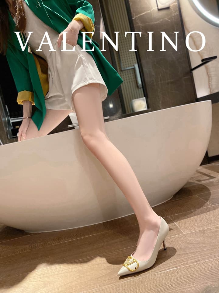 Valentino VLogo Signature Crystal Pumps – 2022 Collection in Black Patent Leather