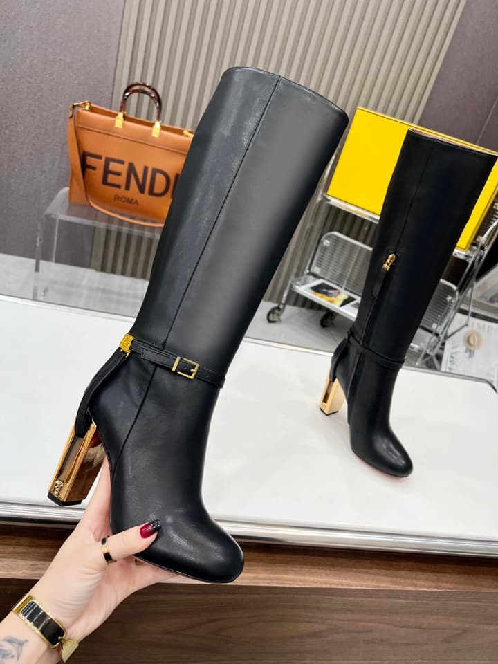 Fendi Delfina Runway Round Toe Boots in Black Leather Boots