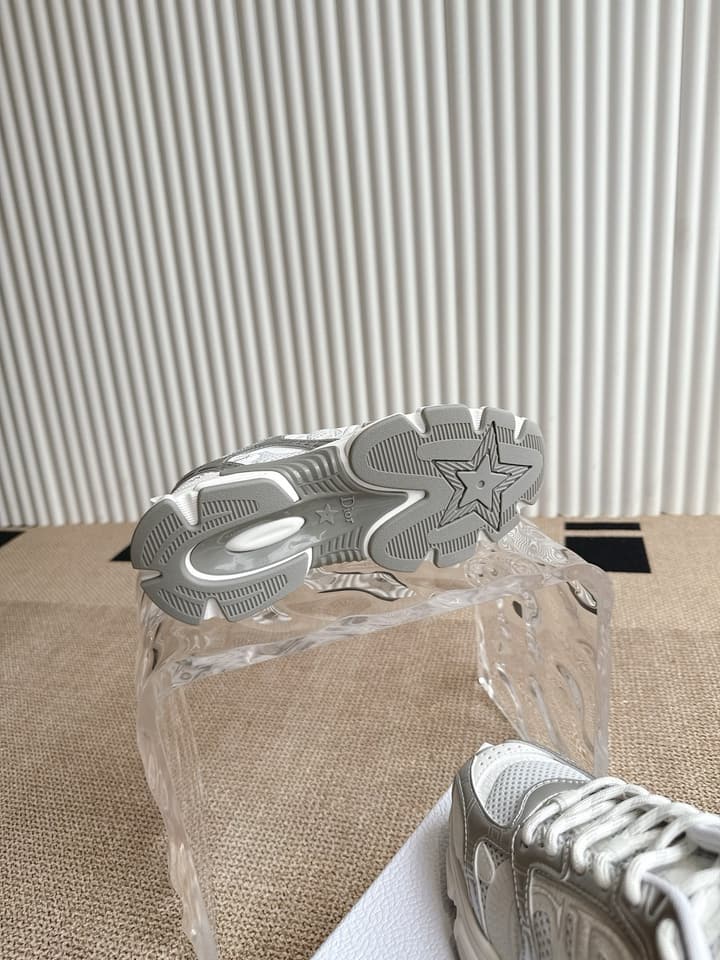 Dior Vibe Sneakers in Gold