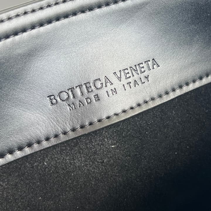 Bottega Veneta Liberta Bucket Bag – 25SS in Black