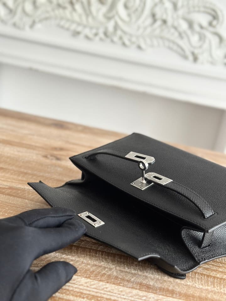 Hermès Kelly Mini Handbag in Black Gold Hardware