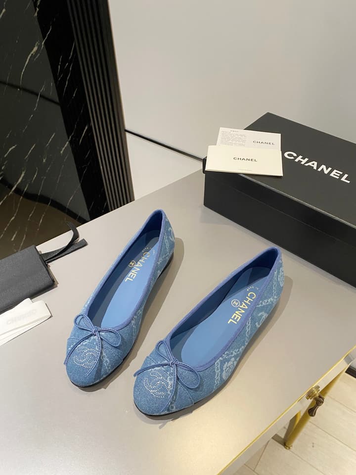 Chanel Classic Ballet Flats in Fuchsia Embossed