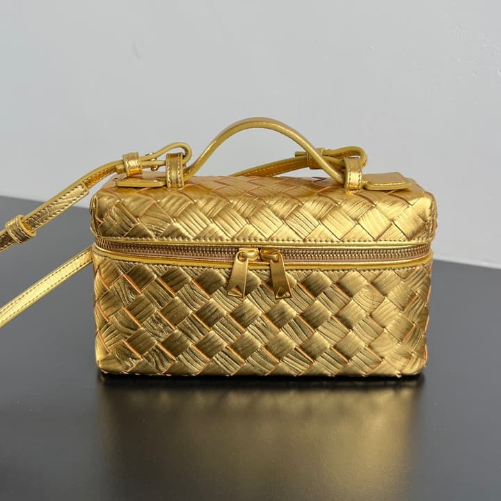Bottega Veneta Vanity Case Shoulder Bag – Christmas Limited Edition in Metallic Gold