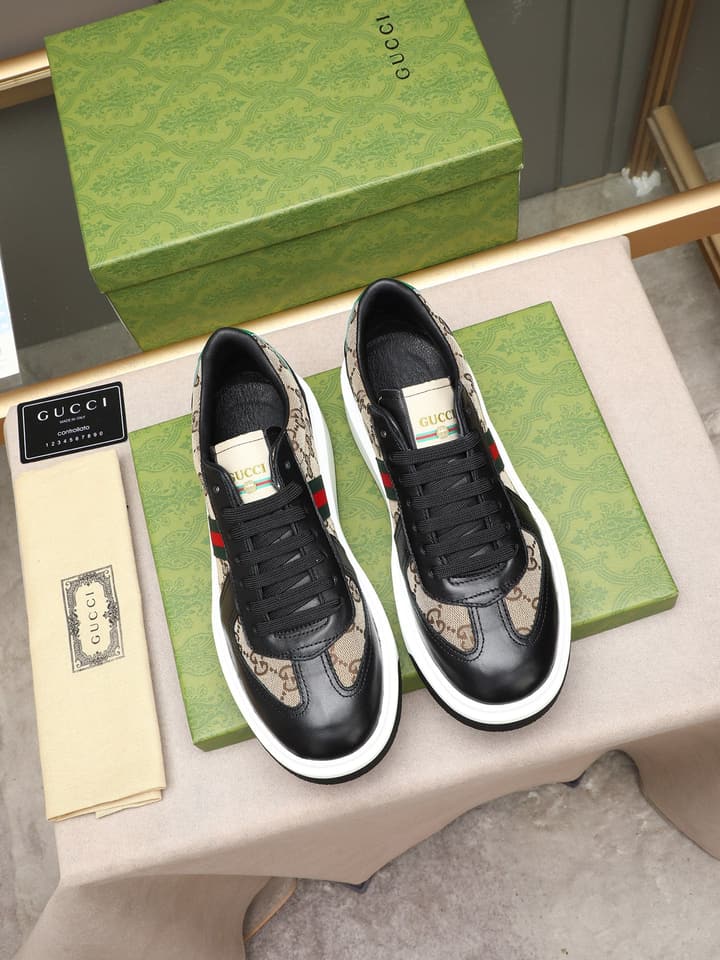 Gucci Men's Calfskin Fashion Loafers in Black Leather And Monogram Canvas