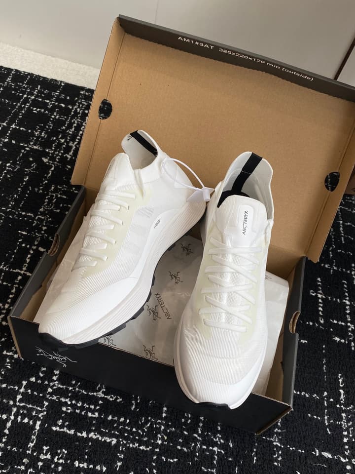 Arc'teryx Konseal Lt Hiking Shoes in All White