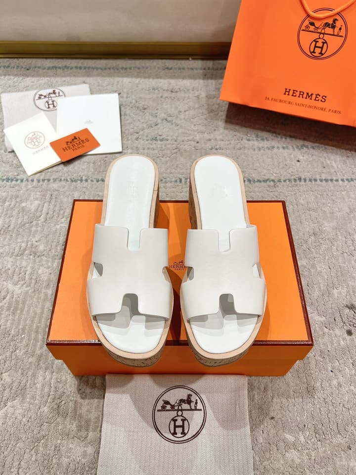 Hermès 2024 Spring/Summer Wedge Sandals – 2024 Spring/Summer Collection in White Leather