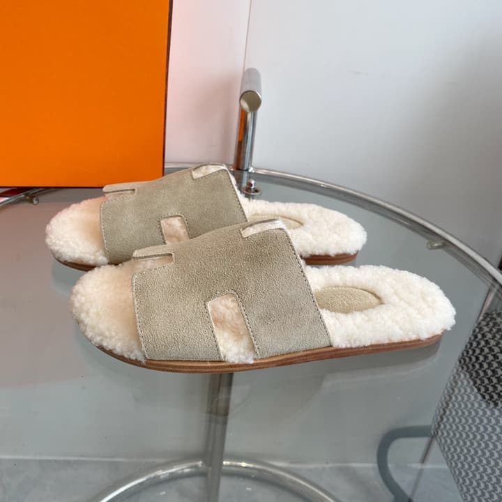 Hermès Izmir Classic H Wool Slippers in Black