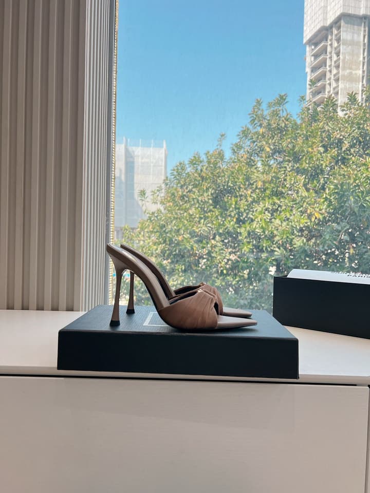 Saint Laurent Lee Metal Chain Pointed-Toe Pumps in Black Satin