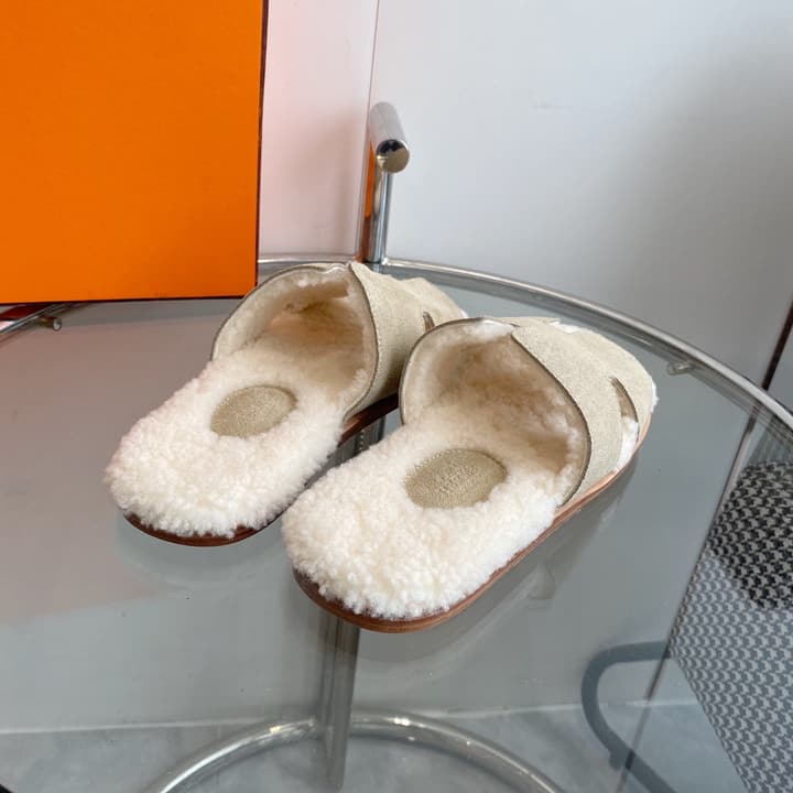 Hermès Izmir Classic H Wool Slippers in Black