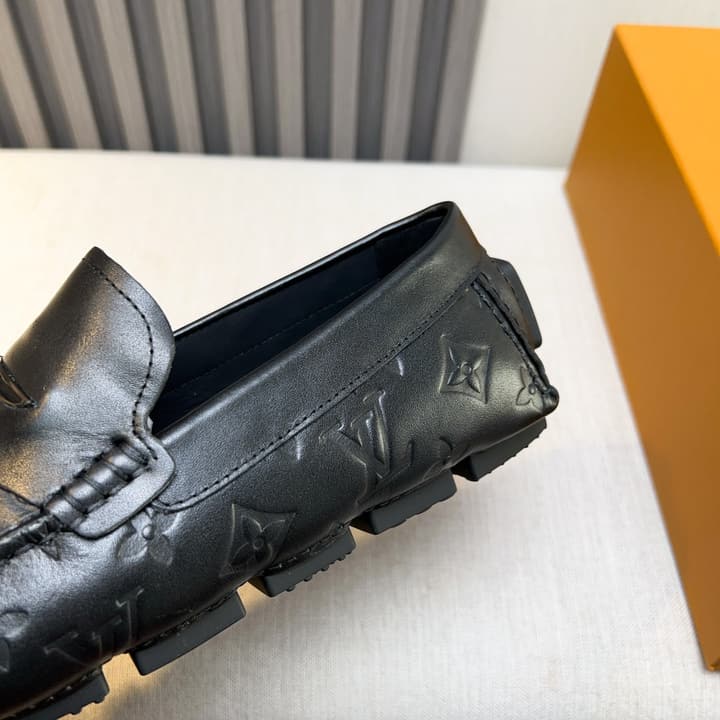 Louis Vuitton Pebbled Leather Driving Shoes in Black Textured Leather
