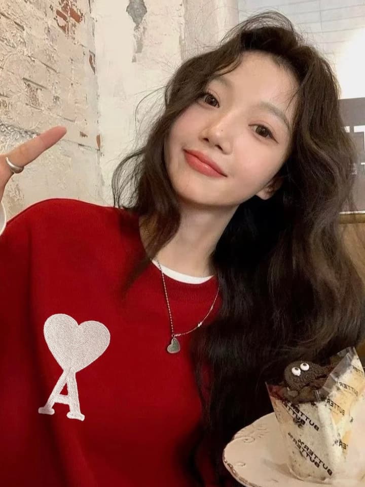 AMI Paris Heart Embroidery Crewneck Sweatshirt – Autumn/Winter Limited Edition in Red Sweatshirt With White Logo