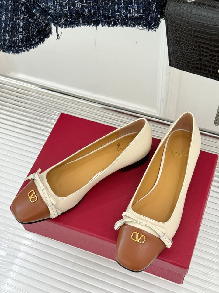 Valentino VLogo Metal Buckle Ballet Flats – 25FW in Charcoal