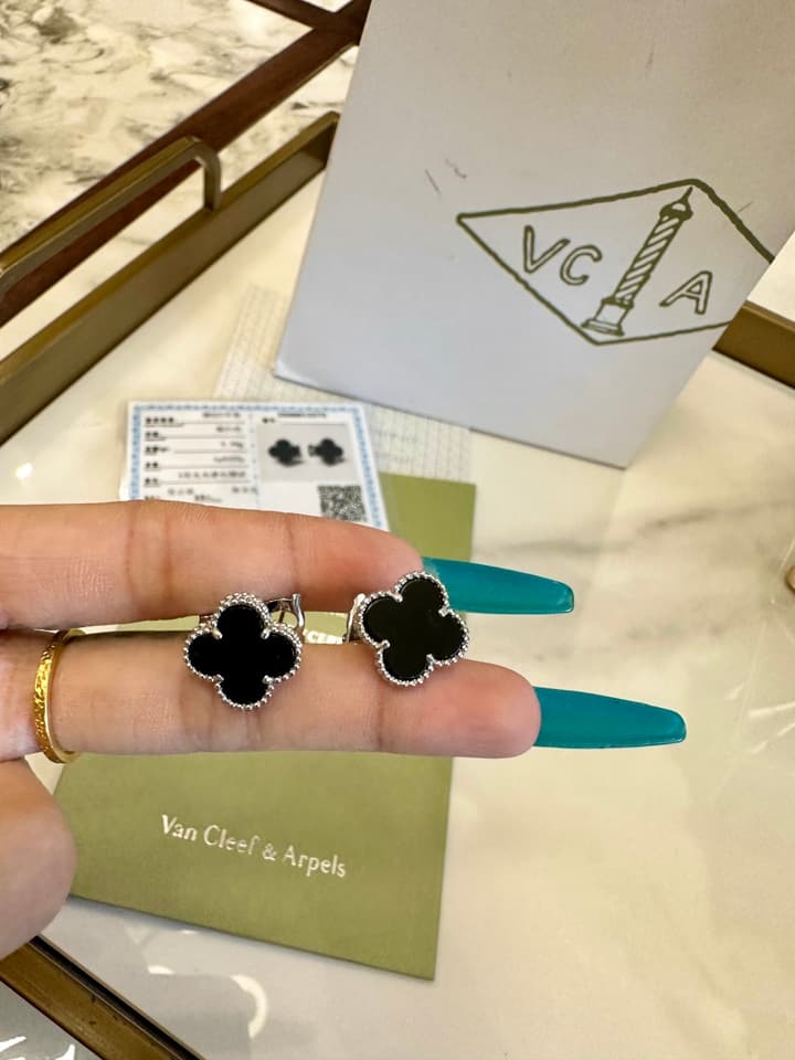 Van Cleef & Arpels Clover Earrings in Gold