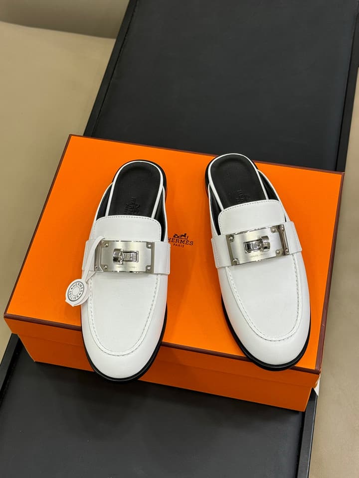 Hermes Kelly Wide Buckle Mules – 2025 Collection in Black