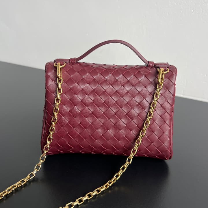 Bottega Veneta Soft Vanity Chain Vanity Case in Black