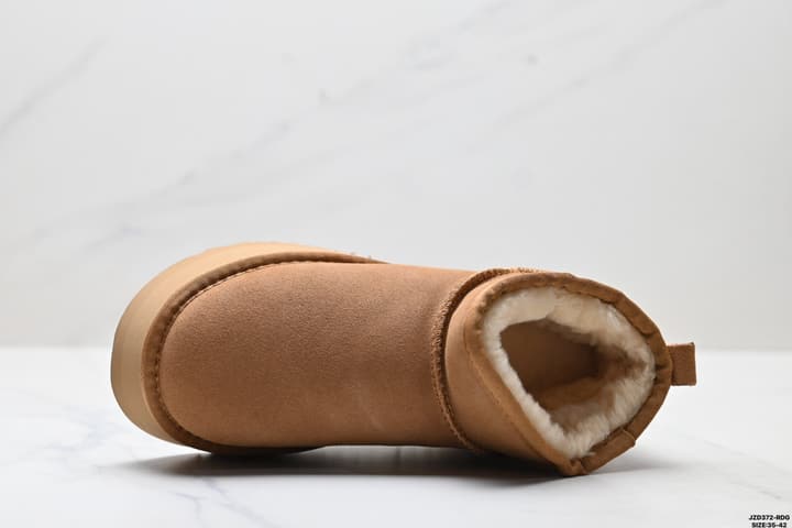 UGG Classic Ultra Mini Platform Snow Boots in Classic Chestnut