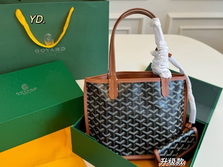 Goyard Reversible Tote Bag with Pouch in Black
