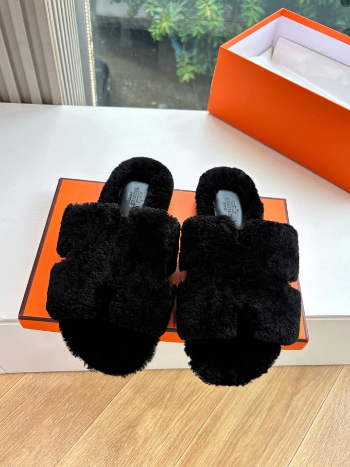 Hermès H-Shaped Fur Slippers – 2025 Collection in Assorted Fur Slippers Group