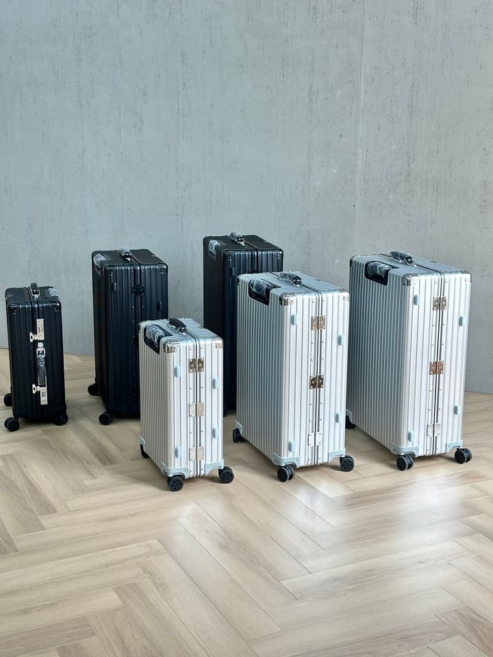 Rimowa 973 Vintage Aluminum-Magnesium Alloy Luggage in Black