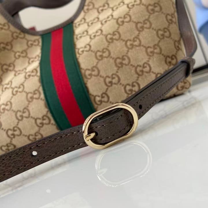 Gucci Giglio Small GG Canvas Tote Bag – 2026 Early Spring Collection in Beige And Dark Brown GG Canvas
