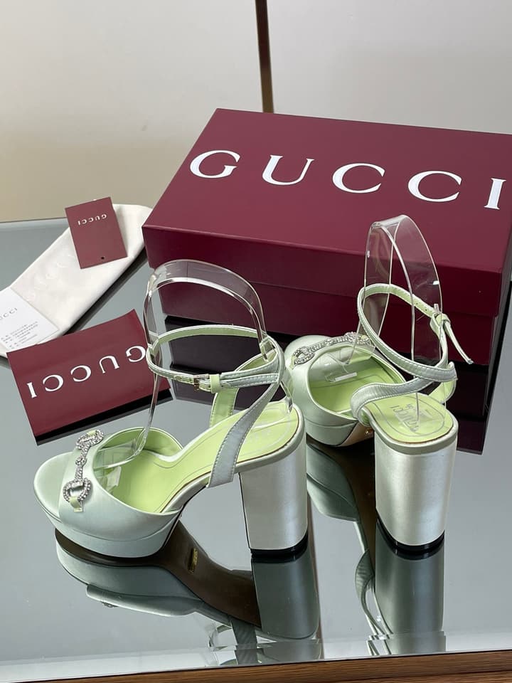 Gucci Platform Rhinestone Horsebit Sandals – Spring/Summer Collection – 2025 in Black Patent