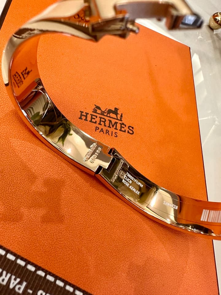 Hermès H-Letter Oval Enamel Bracelet in Gold H Logo Creamy Beige Band