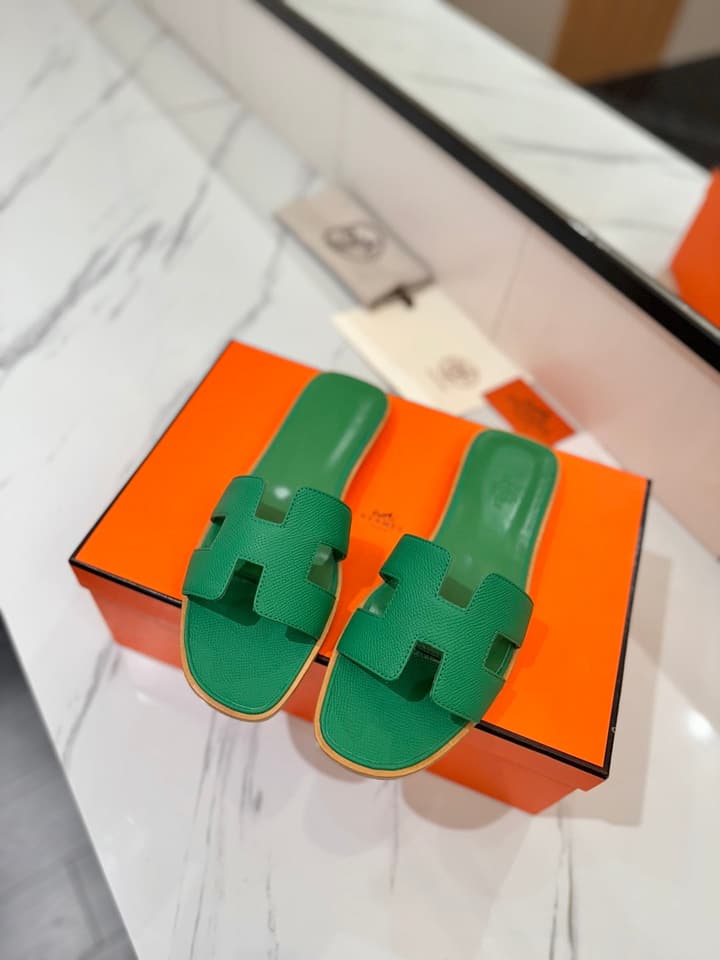 Hermès Classic Epsom Leather Loafers in Green