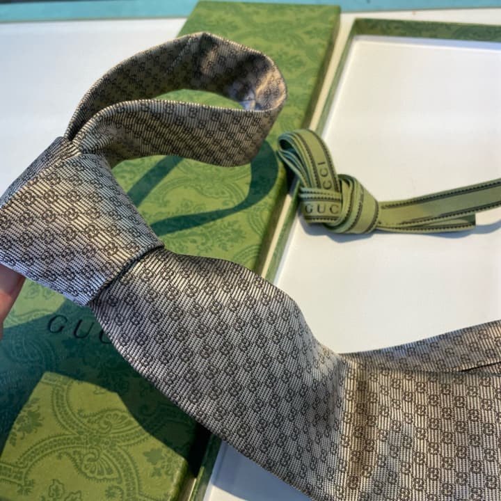 Gucci GG Logo Jacquard Silk Tie in Beige